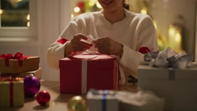 家里的礼品包装红色礼盒礼物打包圣诞背景