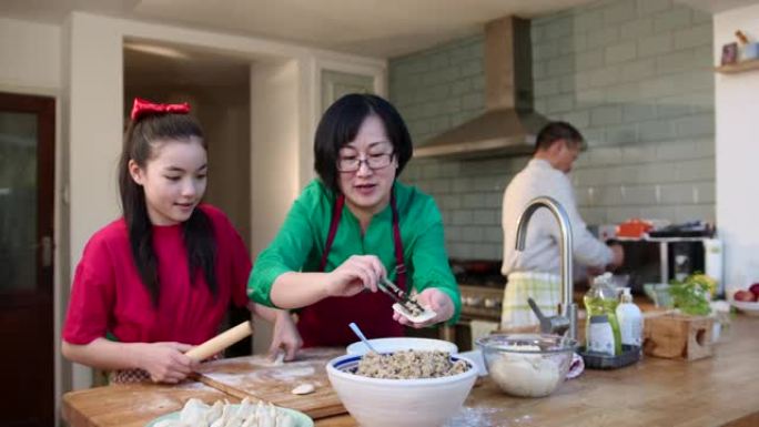 为春节准备饺子为春节准备饺子