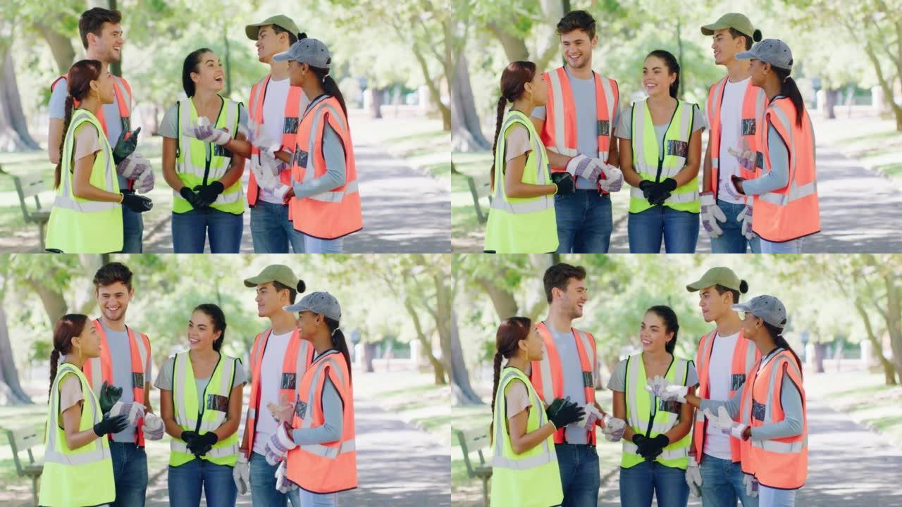 志愿者在公园里聊天，各种各样的社区工作者团结起来进行清理服务或在户外进行项目。在谈论和计划收集垃圾和