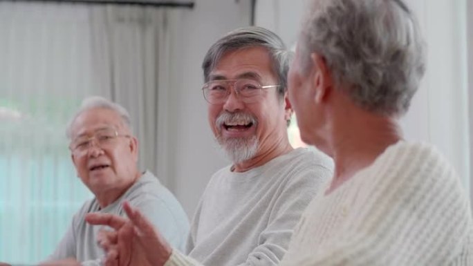 一群60-70岁的亚洲活跃老年人在疗养院度过了一段美好的时光。社会老年人