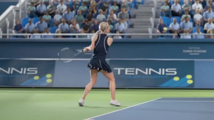 女子网球运动员在冠军赛中用球拍击球。职业女子运动员击球。有观众的世界体育锦标赛。电影慢动作侧视回放