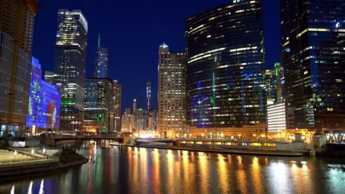 黄昏日落之夜的芝加哥天际线摩天大楼。商业与现代建筑概念