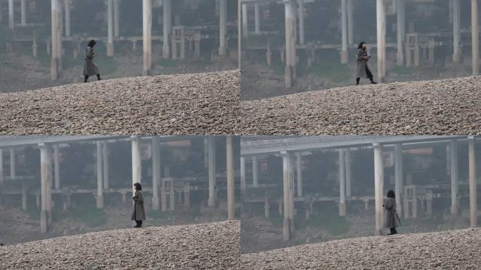 在嘉陵江边拍摄的女摄影师