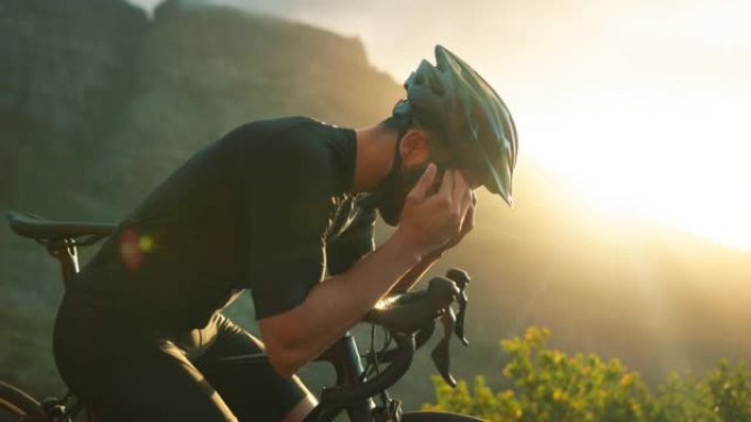 疲倦，头痛和山地自行车男子在大自然的户外冒险，健身挑战或马拉松训练。疲倦，乏力或悲伤骑自行车的人在阳