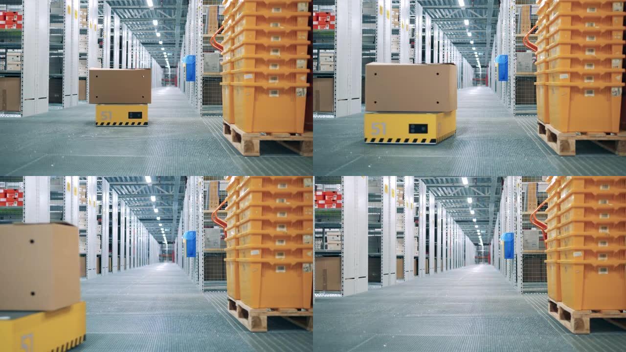一个机器人正带着一个包裹穿过仓库