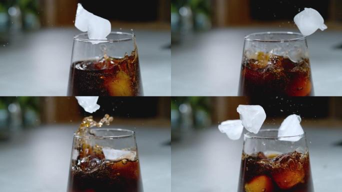 特写: 奇怪形状的冰块落入装满碳酸可乐的老式玻璃杯中。
