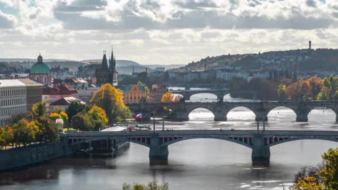 布拉格的老城区和伏尔塔瓦河上的桥梁-延时拍摄