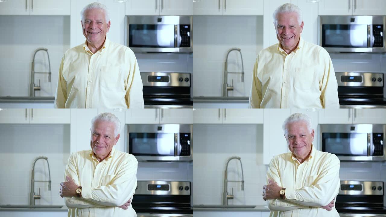 白发的老人站在厨房里