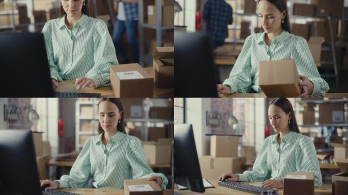 小企业主坐在仓库的办公桌旁，在台式计算机上工作。员工在房间里工作，背景是装满纸板箱包裹的架子。