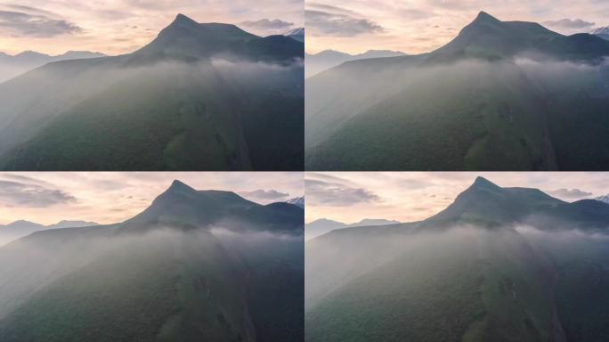 中国四川的九顶山绿水青山大山云海生态山脉