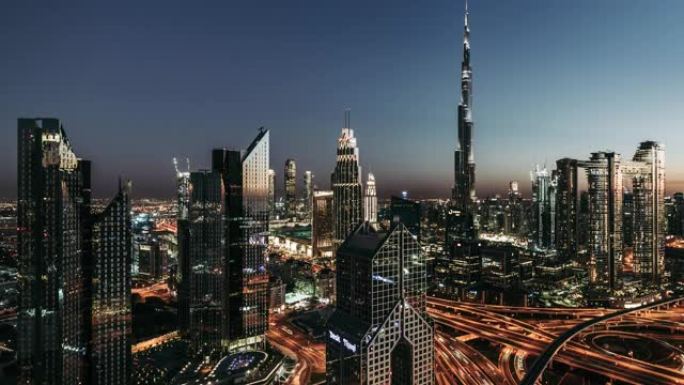 迪拜天际线，黄昏到夜晚的过渡/迪拜，阿联酋
