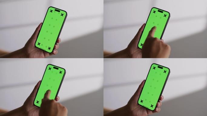 男人在手机绿屏上使用app