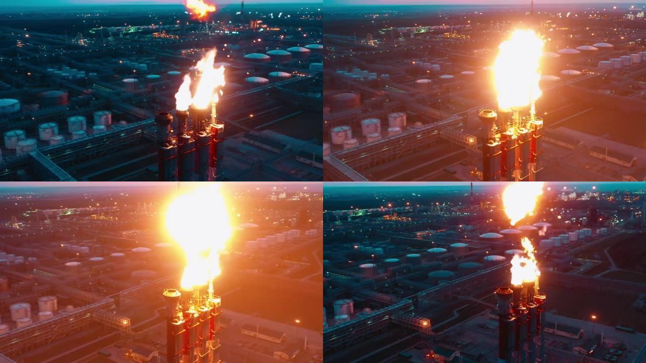 夜间拍摄的炼油厂的天然气燃烧管道
