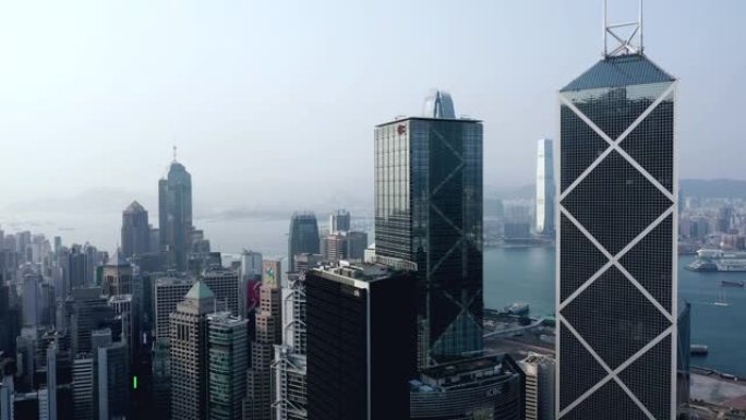 飞越香港中区上空的画面
