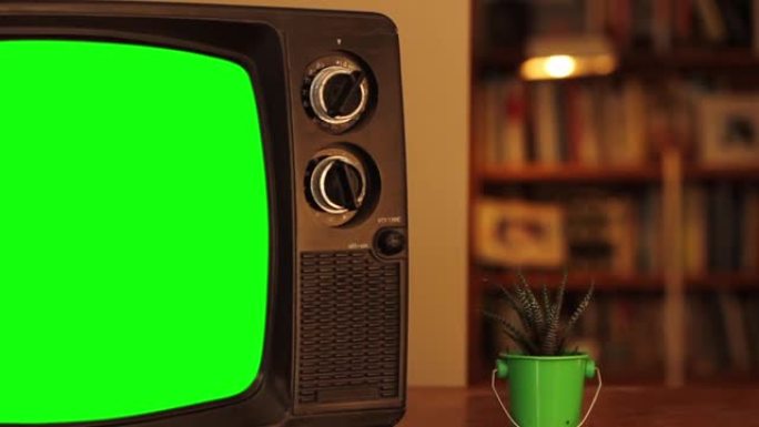 绿屏旧电视机。