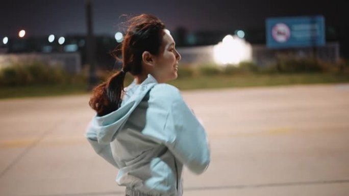 亚洲运动女子夜间跑步锻炼