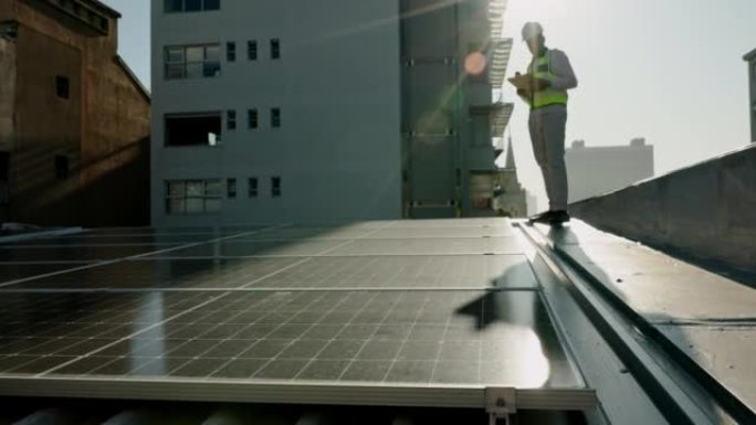 屋顶太阳能电池板工程师，可再生能源的可持续性和环境光伏电站的建设。可持续电力的建筑工人与员工规划策略