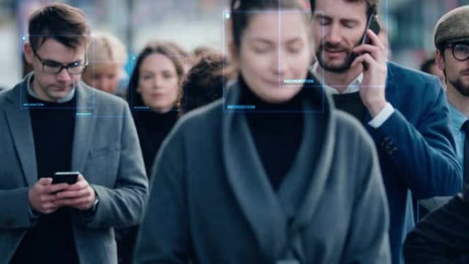 在繁忙的城市街道上行走的技术追踪着一群商人。CCTV AI人脸识别大数据分析界面扫描，显示动画信息。