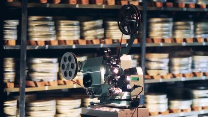 电影院档案馆中的古董视频放映机