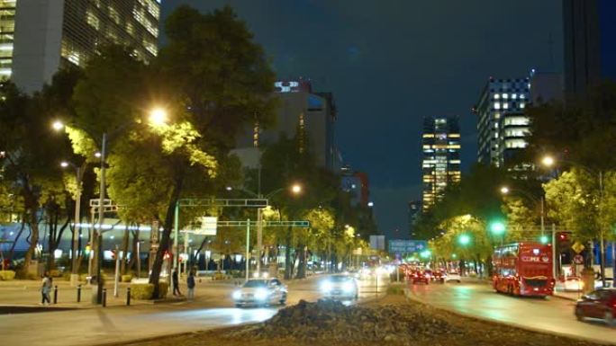 墨西哥城金融区之夜。