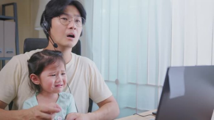 自由单身父亲视频会议，同时在家照顾他的孩子。远程工作中断