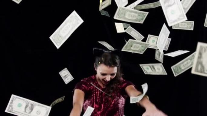 4k视频片段，一名年轻女子在工作室背景下四处扔钱
