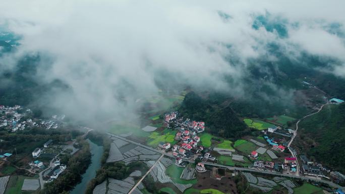 航拍 烟雾缭绕 山水风景