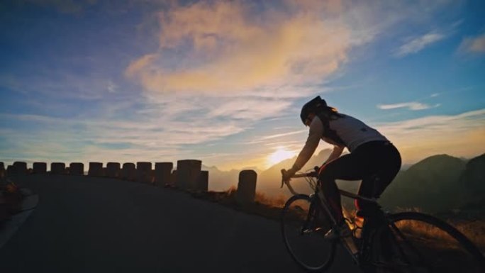 在风景秀丽的日出山区，骑自行车的女骑车人