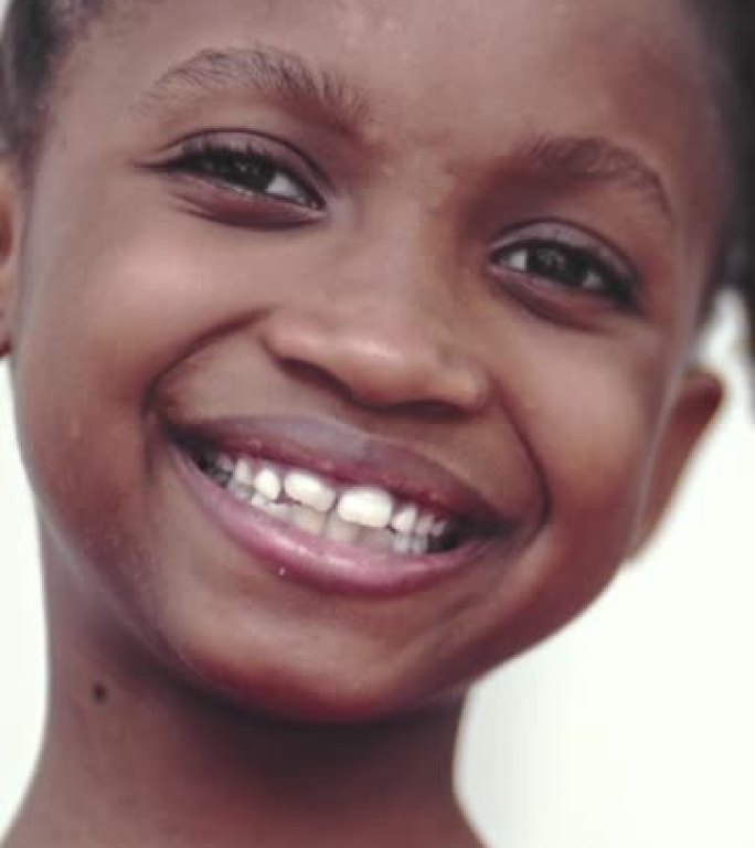 非洲儿童非洲小孩竖屏视频素材笑容笑脸
