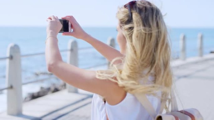 夏天在开普敦海点旅游度假时，女人，海洋和海洋照片。旅游，旅行和手机照片与一名女性旅行者一起享受大自然