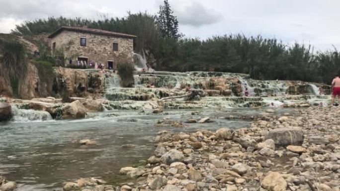 Cascate del Mulino，温泉在Saturnia，托斯卡纳，意大利。