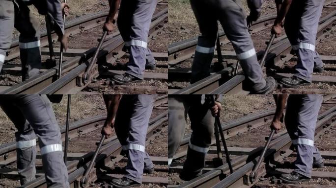 铁路工人在阿根廷圣达菲省罗萨里奥附近修复损坏的旧轨道。