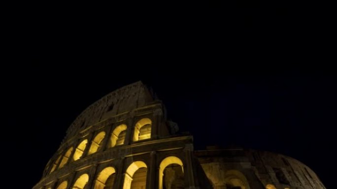 夜间罗马体育馆的景色