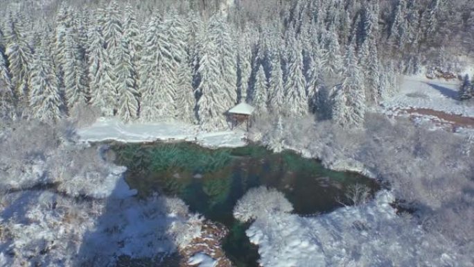 航拍:美丽的冬季景色萨瓦河源在泽伦奇自然保护区