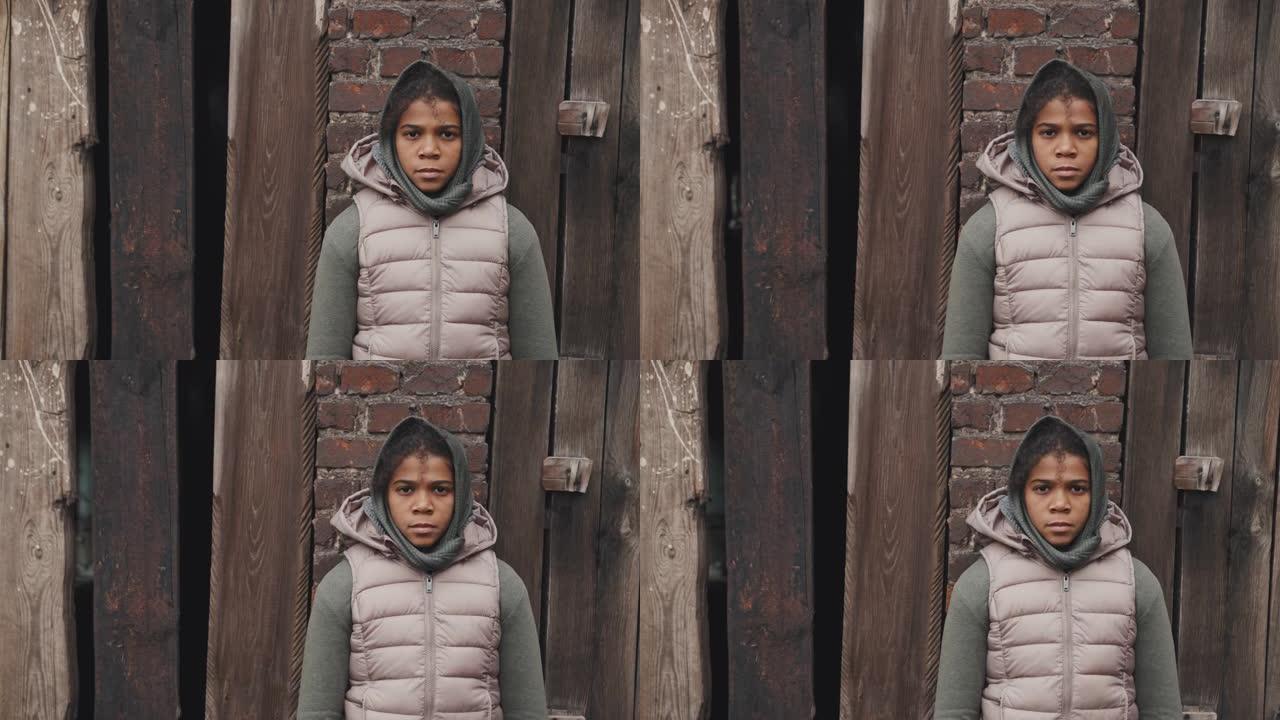 户外无家可归的非洲裔美国女孩的肖像
