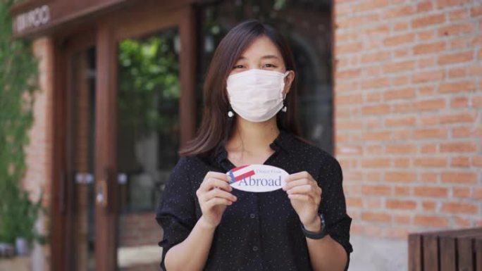 年轻的亚洲女性在选举中投票后，我从国外的标签中投票