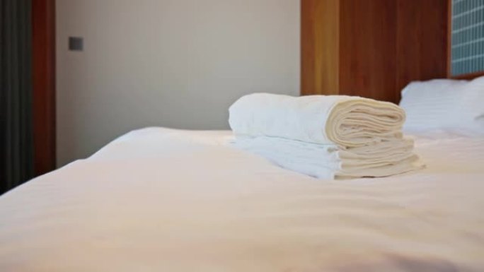 床上的毛巾