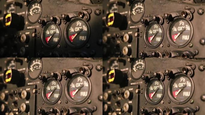 飞行中的一架旧战机上的氧气表。特写。4k分辨率。