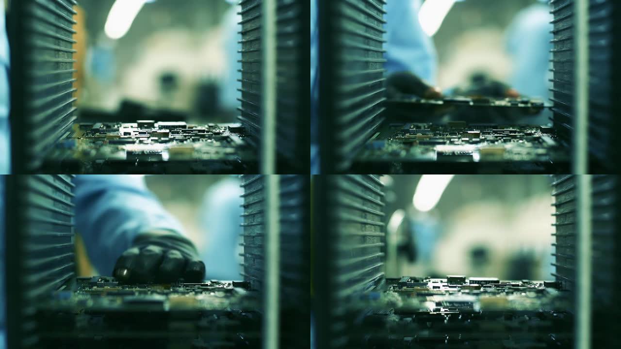 装配线工人将印刷电路板放入计算机工厂内的机架支架中。特写。4k分辨率。