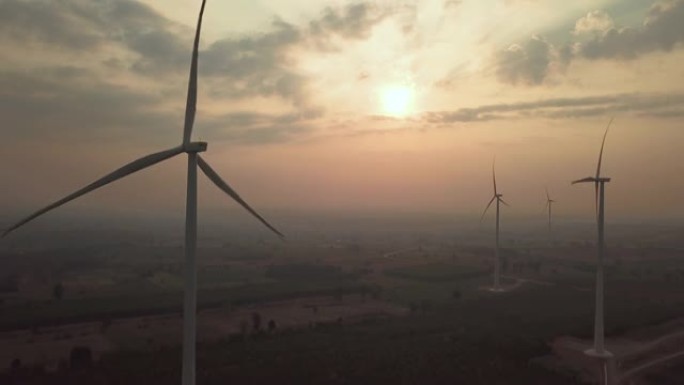 具有日出替代能源的风力涡轮机的鸟瞰图