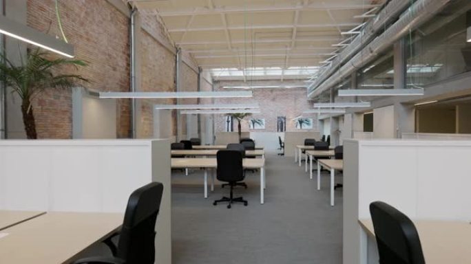 翻新的工业风格的协同办公空间