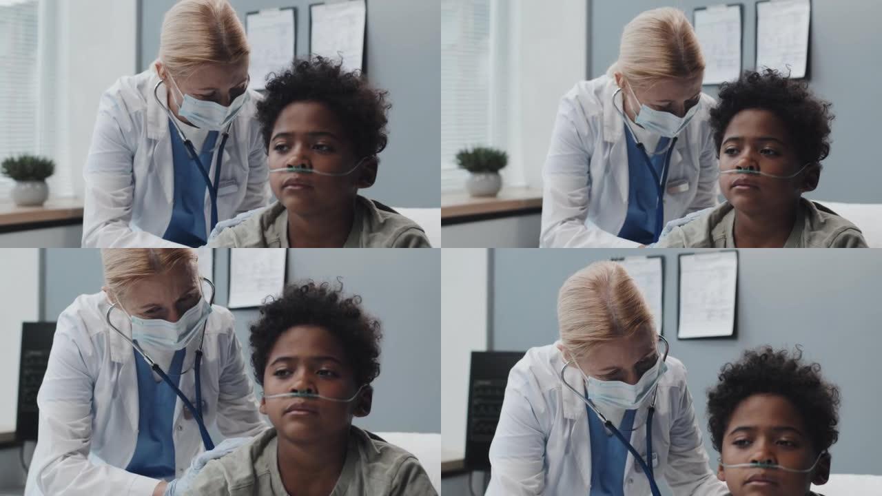 医生对黑男孩使用听诊器
