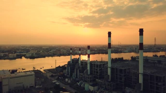 鸟瞰石油加工厂的夜景