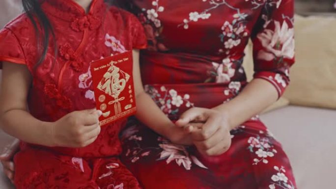 母女欢度新春春节中国特色中国传统
