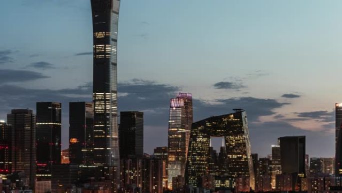 黄昏时北京天际线和市中心的T/L ZO鸟瞰图/中国北京