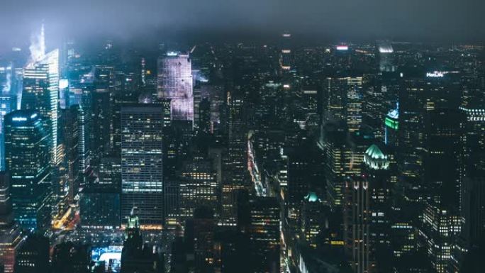 夜间雾气流动的曼哈顿T/L TD鸟瞰图/纽约