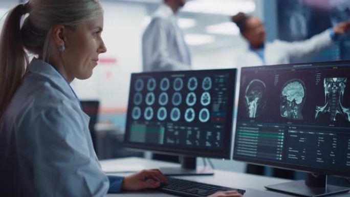 医学医院卫生保健实验室: 使用计算机扫描MRI图像的女性医学科学家肖像，找到治愈方法。专业神经科医生