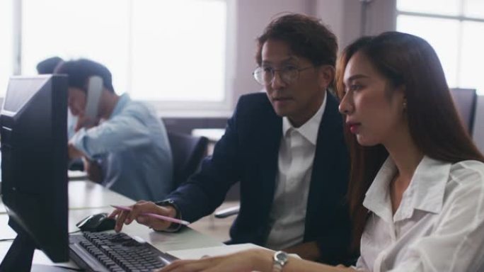 亚洲商业导师领导帮助指导年轻女性