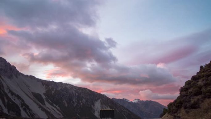 雪山上空的时间流逝日出