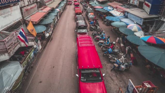 清迈当地市场地标的延时交通车